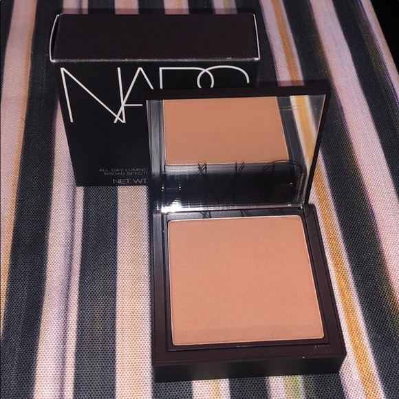 All Day Luminous Powder Foundation SPF 24 - Picture 3 of 4